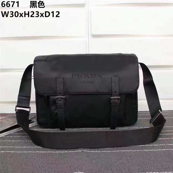 プラダバッグ正面デザイン